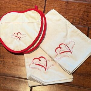 NWOT Heart Embroidered Tea Towels and Pot Holders Set